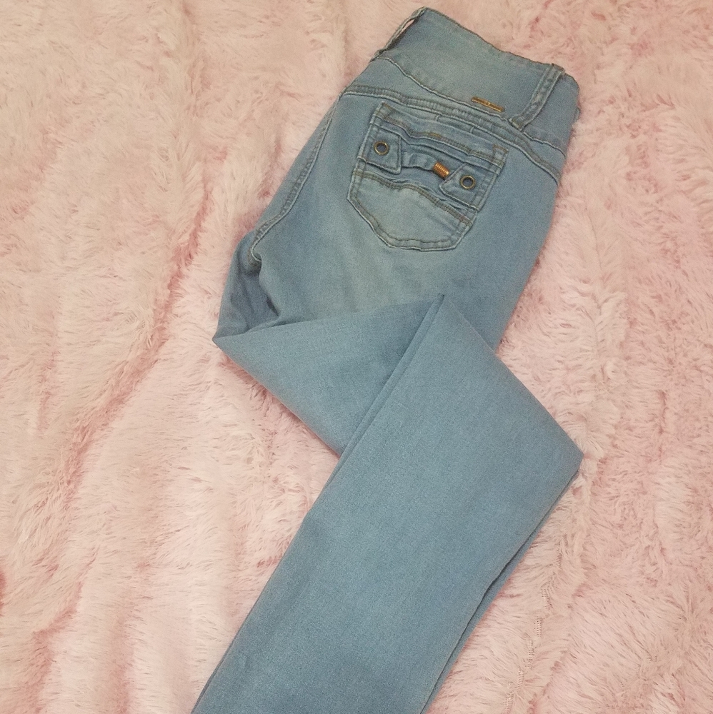 Brazilian cut jeans